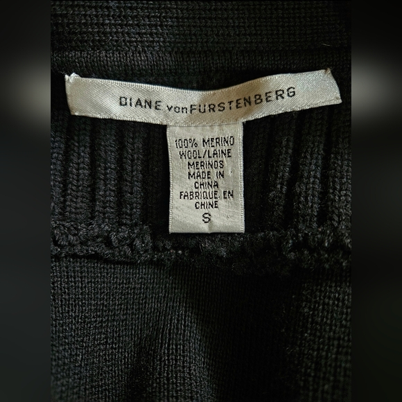 Diane Von Furstenberg Black 100% Marino Wool Cardigan with Bow Accent - Picture 5 of 5